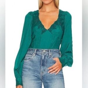 Free People Janelle Lace Balloon
Sleeve Smocked Crop Top Satin Green
Women's M